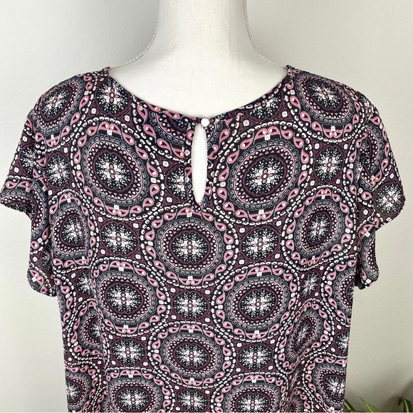 Liz Claiborne, Plus Size XXL Short Sleeve Blouse Keyhole Back  Geometric EUC - Picture 5 of 8